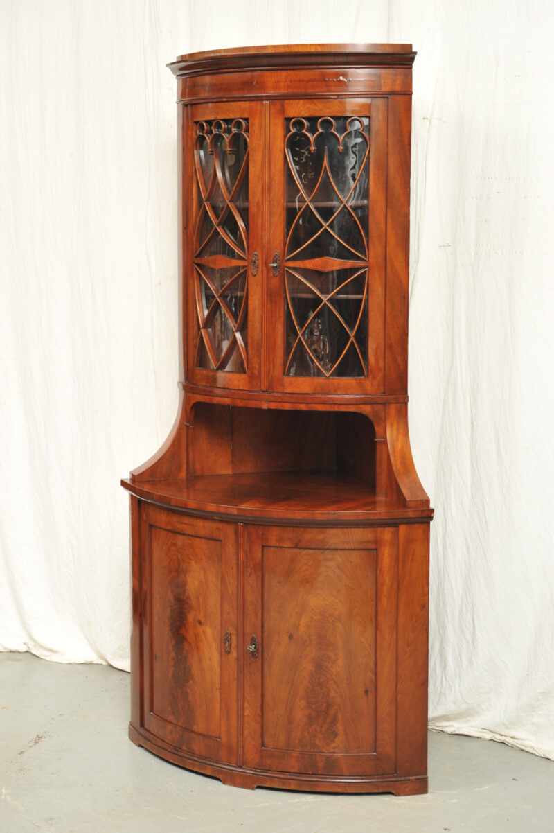 Biedermeier Eckvitrine Mahagoni