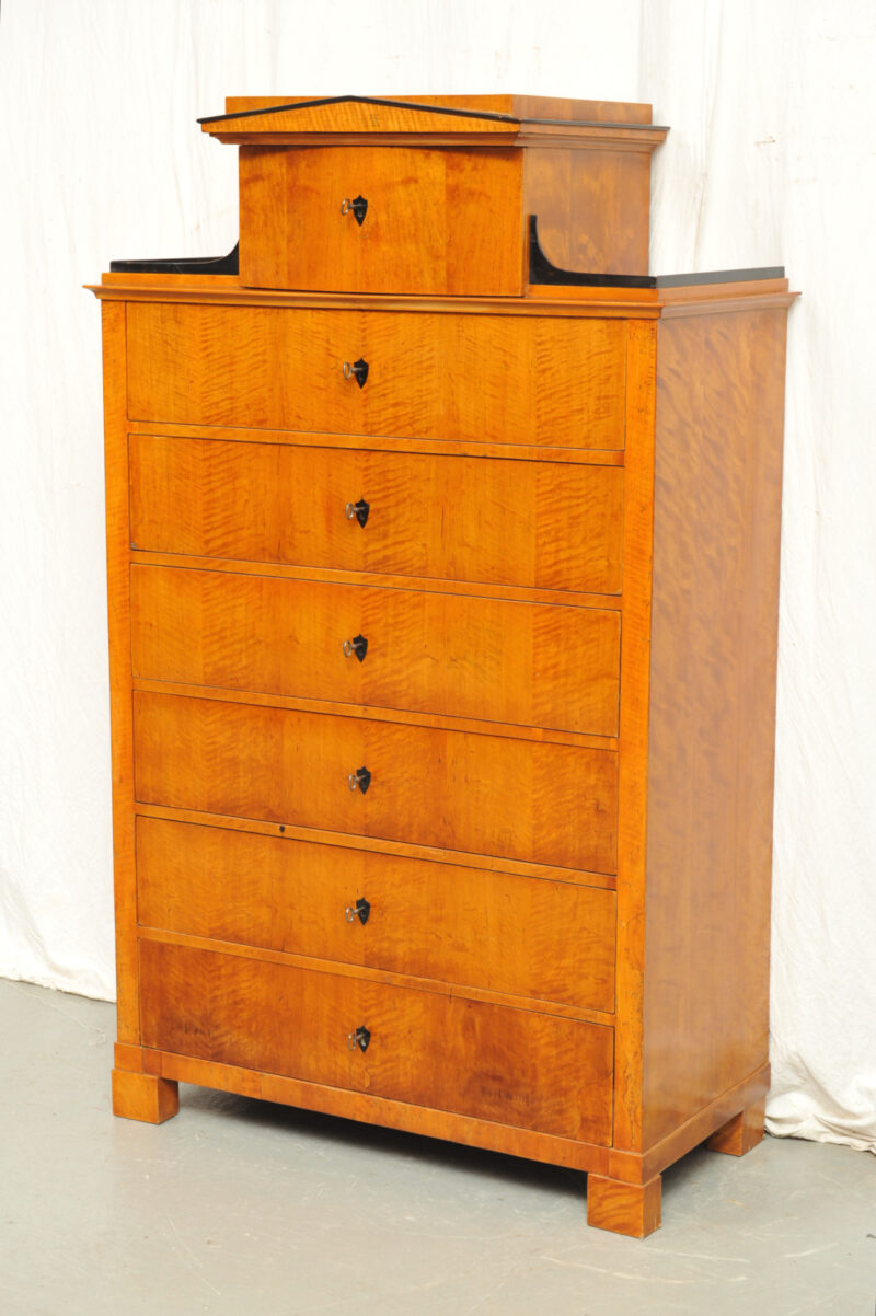 Chiffoniere Biedermeier Ahorn Riegel mit sieben Schubladen