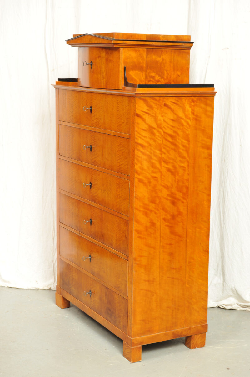 Chiffoniere Biedermeier Ahorn Riegel mit sieben Schubladen